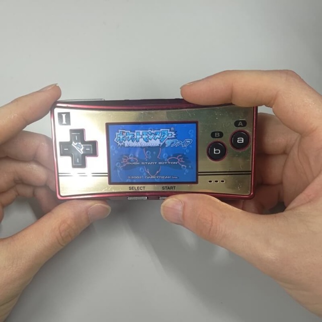 人気の高い『ゲームボーイミクロ』と海外版含む『ゲームボーイアドバンス』のコレクションをお譲りいただきました。《前編》